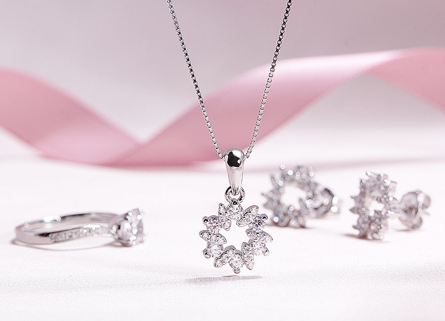 Bí quyết phối trang sức cùng phụ kiện khác