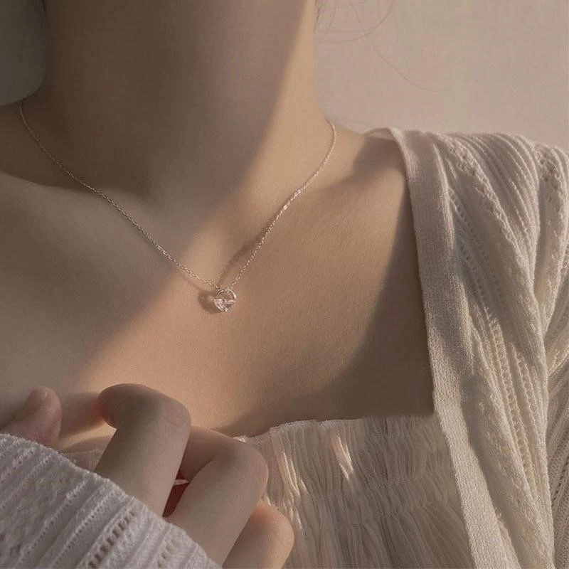 Dây chuyền bạc sợi nhỏ: Mẫu trang sức phù hợp cho mọi dịp